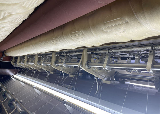 1800mm-2400mm 쿼일팅 용량으로 다재다능한 매트리스 제작 기계